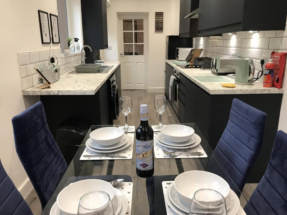 Stylish Modern 3-Bed House Nr Manchester City Ctr وايتفيلد المظهر الخارجي الصورة