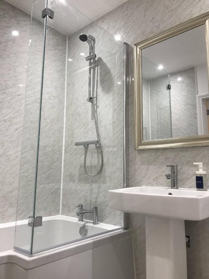 Stylish Modern 3-Bed House Nr Manchester City Ctr وايتفيلد المظهر الخارجي الصورة